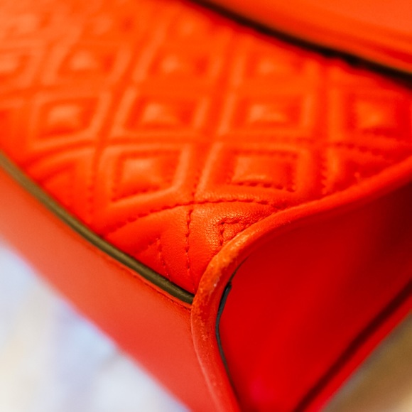 Tory Burch Fleming Convertible Shoulder Leather Bag in Brilliant Red - Picture 6 of 12